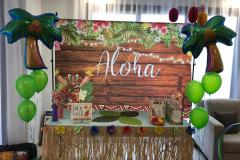 Aloha party table